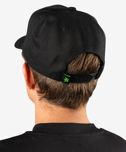 Born Maniac Snapback Cap, unisex black cap with black logo, featuring a wool fabric front, breathable mesh panel, and an adjustable rear strap for a one-size-fits-all fit.